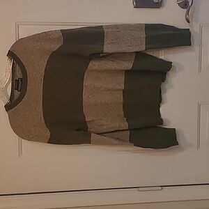 American Eagle Outfitters Men's Crewneck Sweater - Olive and Beige